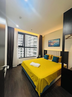 Luxury Apartment, Beach View | 2 bedrooms, blackout drapes, soundproofing, iron/ironing board - Sapphire Homestay Ha Long Bay (Ha Long)