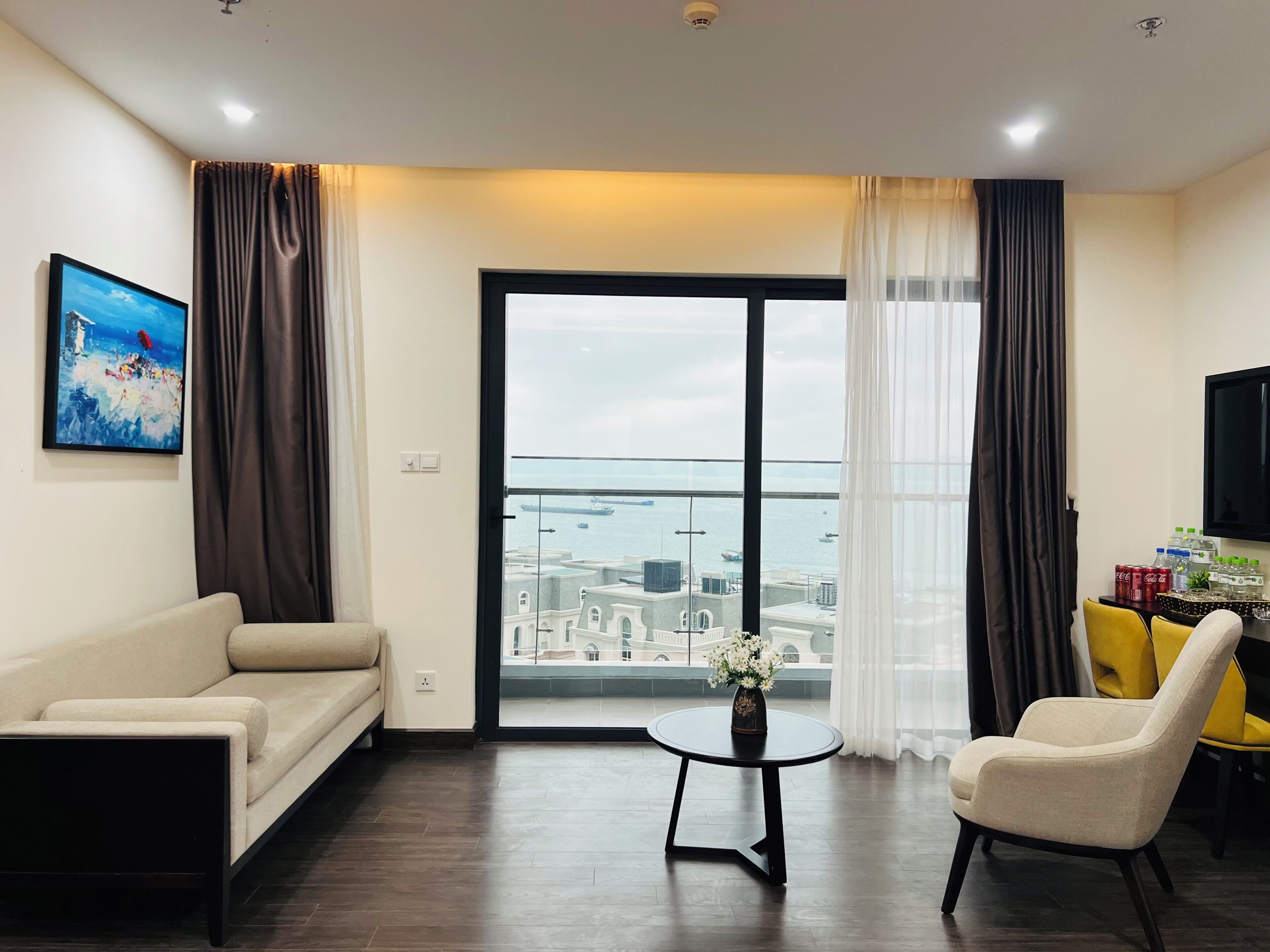 Luxury Apartment, Beach View | Living area | Toys