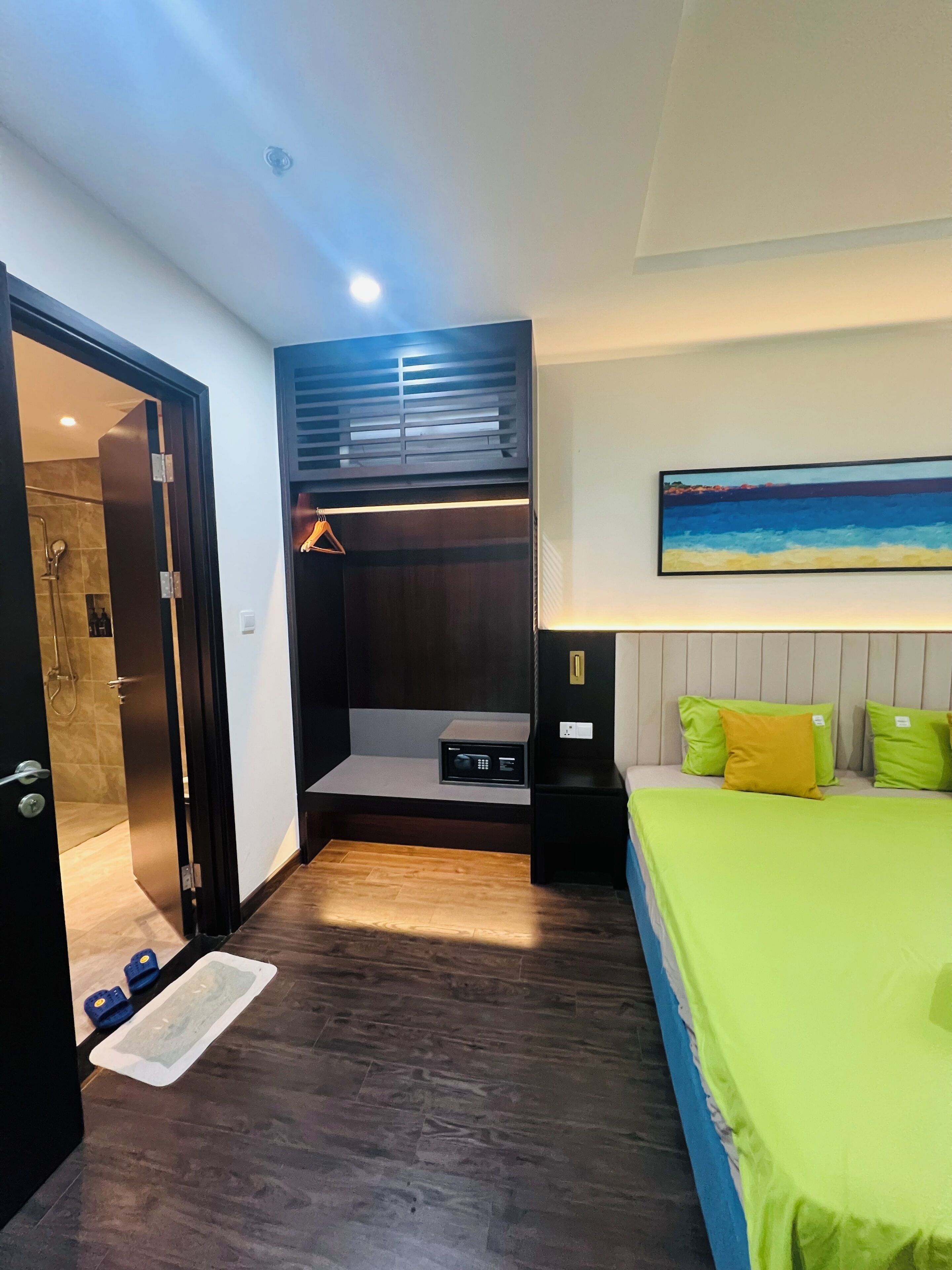 Luxury Apartment, Beach View