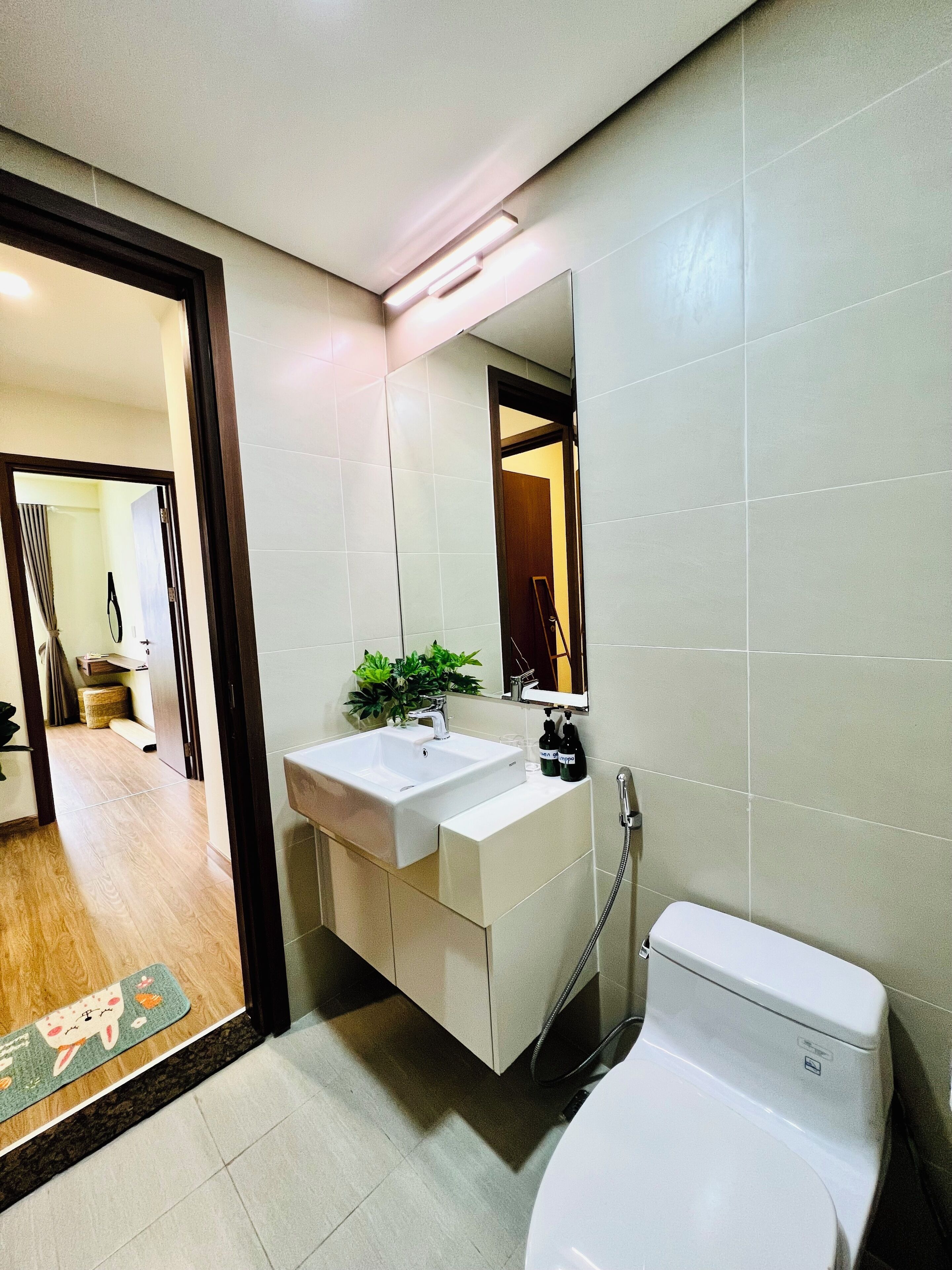 Luxury Apartment, Beach View | Bathroom | Hair dryer, slippers, towels