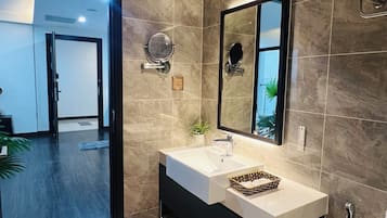 Luxury Apartment, Beach View | Bathroom | Hair dryer, slippers, towels