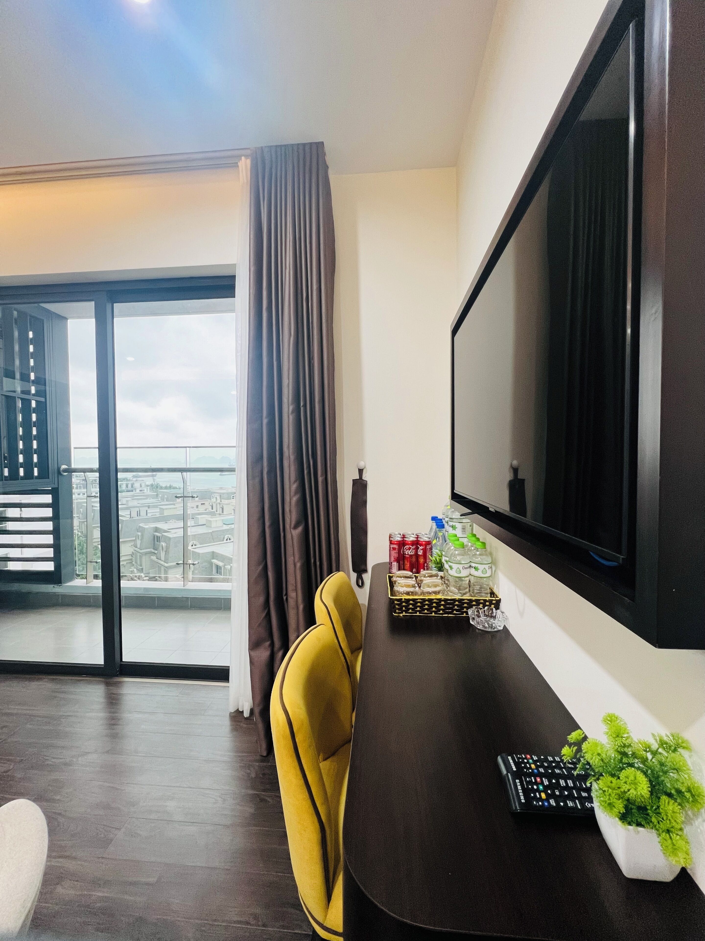 Luxe appartement, uitzicht op strand | Dineren in de kamer