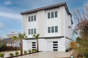 Exterior - Sea Ray: New 4 Bed, 3 Bath Duplex Townhome with Elevator (Carolina Beach)
