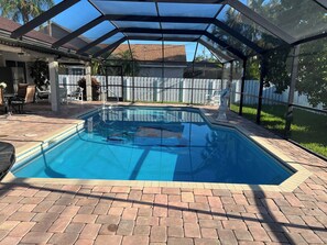 Outdoor pool - Charming 3-bedroom pool home ready to entertain in Cape Coral (Cape Coral)