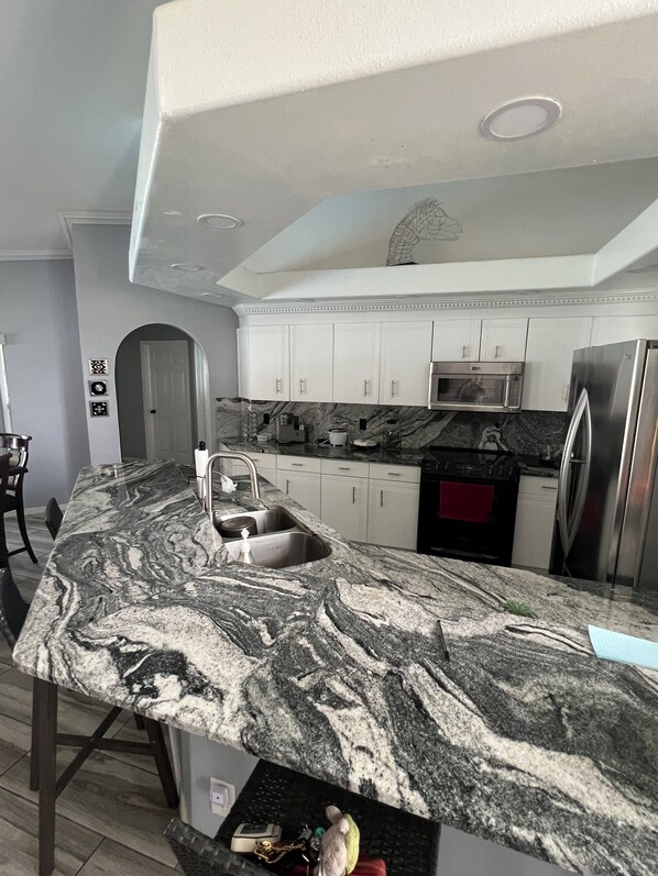 Fridge, microwave, oven, stovetop - Charming 3-bedroom pool home ready to entertain in Cape Coral (Cape Coral)