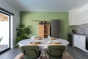 Refrigerador, microondas, horno y lavavajillas 