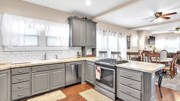 House, 4 Bedrooms | Private kitchen | Fridge, oven, coffee/tea maker, toaster