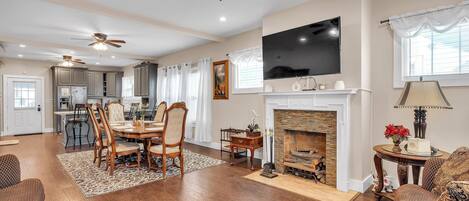 House, 4 Bedrooms | Living area | Smart TV, streaming services