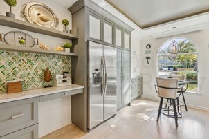 House, 3 Bedrooms | Private kitchen | Fridge, oven, coffee/tea maker