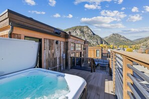 Townhome, 3 Bedrooms | Outdoor spa tub