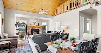 Wild Turkey Ridge | Mountain Views ~ Game Rm