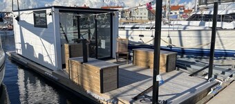 Live next to the sea in a houseboat in the middle of Karlskrona City Center