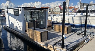 Live next to the sea in a houseboat in the middle of Karlskrona City Center
