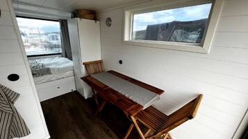 1 camera, Wi-Fi, lenzuola