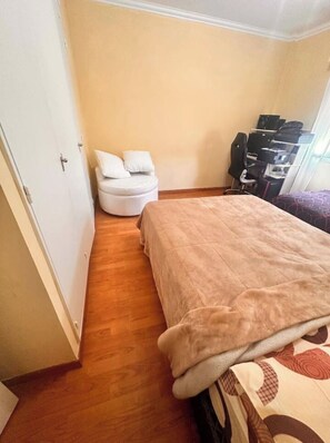 WiFi, bed sheets