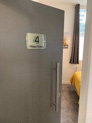 Apartment (6 Bedrooms) | Interior - Kings Cross by Pureserviced (Plymouth)