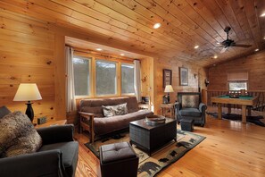 Smart-TV, Kamin, Tischfußball