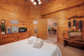 3 bedrooms, desk, iron/ironing board, WiFi