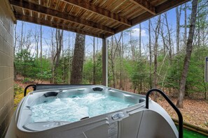 Outdoor spa tub - La Clairiere Blue Ridge GA (Blairsville)