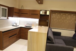 Panoramic Studio, Patio, City View | Desk, laptop workspace, free WiFi - The Vantage Inn (Hyderabad)