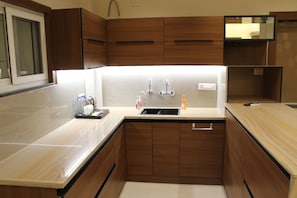 Panoramic Studio, Patio, City View | Private kitchen - The Vantage Inn (Hyderabad)