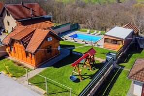 Seasonal outdoor pool, a heated pool - Timber Cottage With Pool (Sveti Juraj na Bregu)