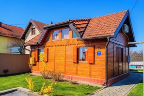 Casa familiar, varias habitaciones (Timber Cottage With Pool) | Exterior