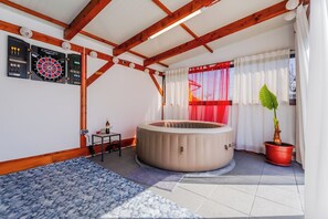 Family House, Multiple Bedrooms (Timber Cottage With Pool) | Interior - Timber Cottage With Pool (Sveti Juraj na Bregu)