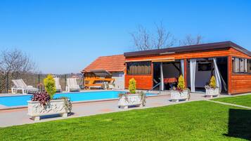 Seasonal outdoor pool, a heated pool