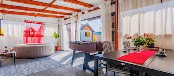 Timber Cottage With Pool