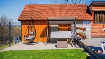 Family House, Multiple Bedrooms (Timber Cottage With Pool) | Teres/patio