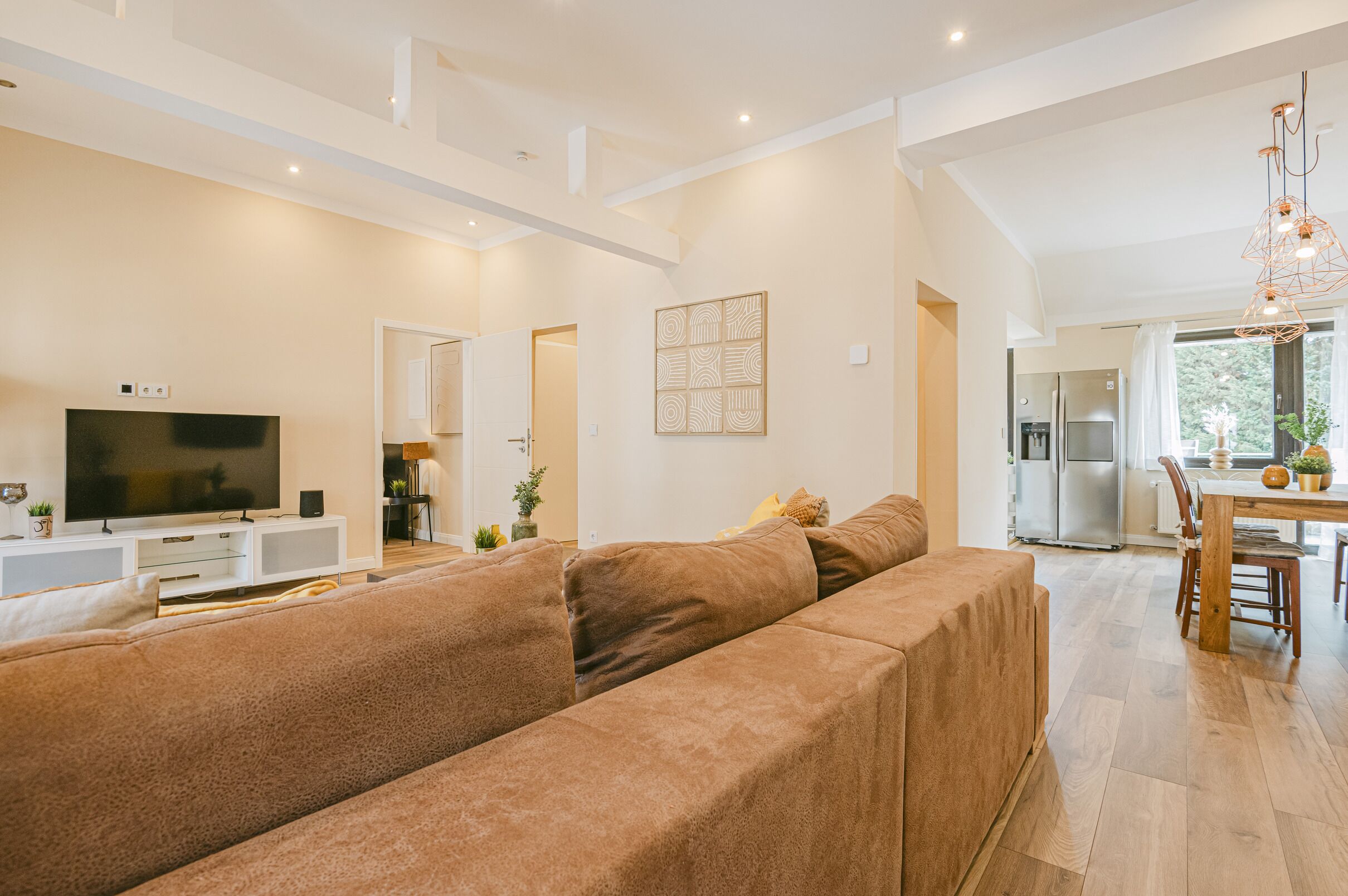 Een smart-tv, videogames en een dvd-speler