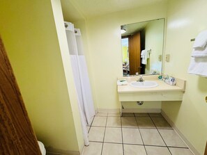Towels - Large King Room Across from Sports Center (Sandusky)