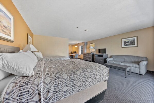 1 bedroom, iron/ironing board, free WiFi, bed sheets - Lake View Suite Put in Bay - Sleeps 6 People (Put-in-Bay)