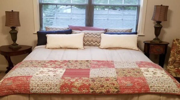 3 bedrooms, desk, iron/ironing board, free WiFi