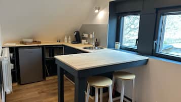 Fridge, microwave, coffee/tea maker, electric kettle