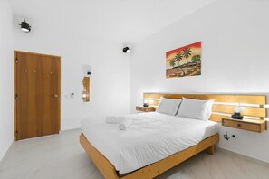 3 habitaciones, tabla de planchar con plancha, wifi y ropa de cama