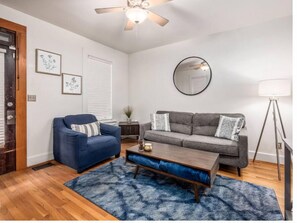 Smart TV, fireplace - Charming 2-bedroom house Perfect Location Heart of Short North-Free parking (Columbus)