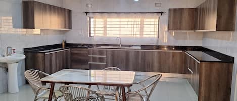 2 bedrooms, iron/ironing board, free WiFi
