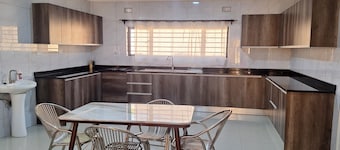 GATOMA EXECUTIVE LODGE