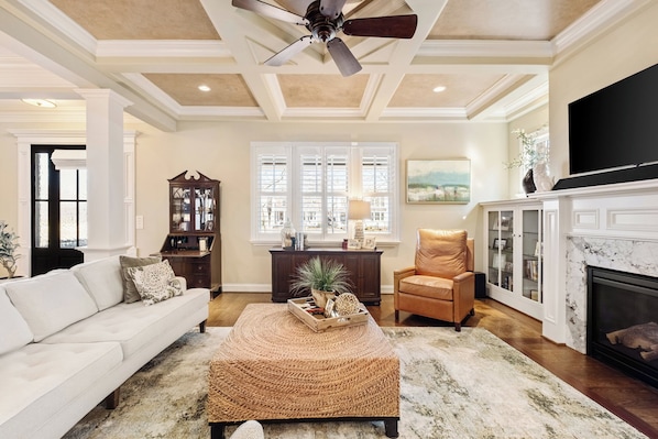 Smart TV, fireplace