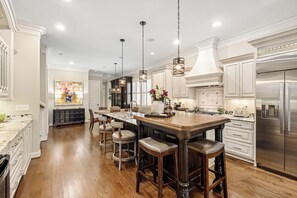 Fridge, microwave, stovetop, dishwasher - KY Derby Delight! 4-bdrm in walking distance to bars, boutiques and restaurants! (Prospect)