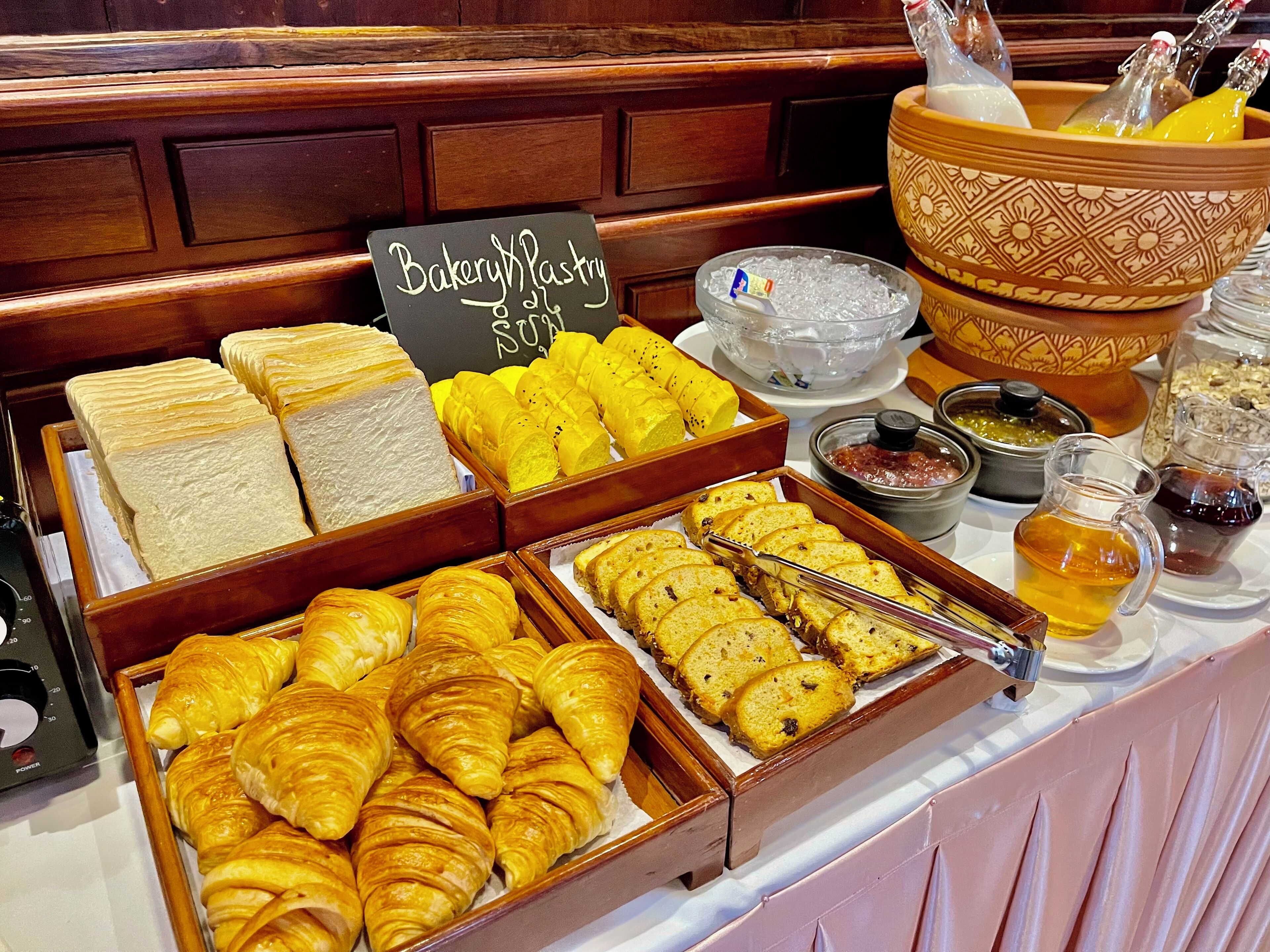 Bữa sáng kiểu Âu hàng ngày (5 USD/mỗi người) 