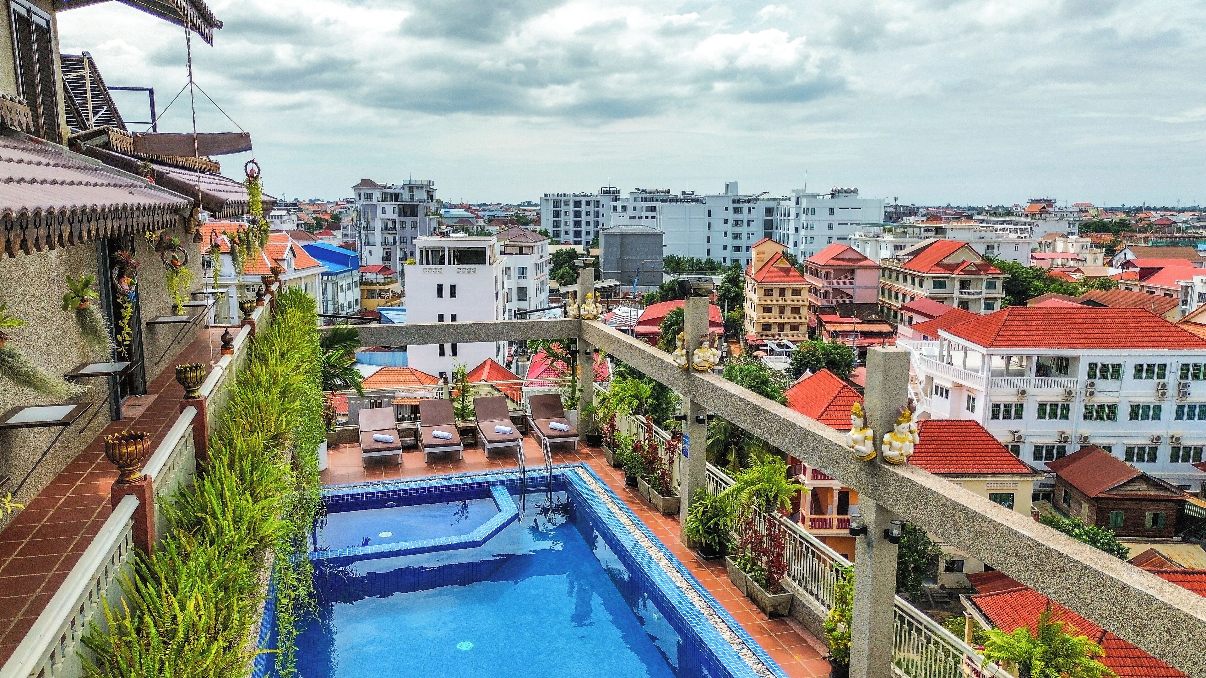 Außenpool, geöffnet von 08:00 Uhr bis 21:00 Uhr, Sonnenschirme