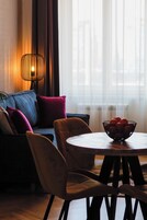 120-cm Smart TV with satellite channels, TV