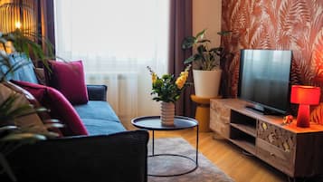 Superior Apartment, River View | Living room