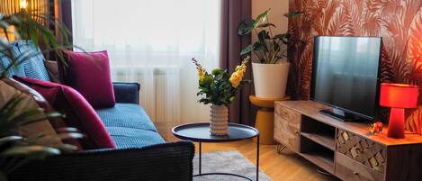 Superior Apartment, River View | Living room