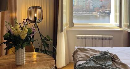 RaĆĄĂnovo nĂĄbĆeĆŸĂ - Riverside Residence