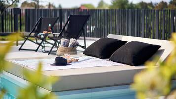 Villa, 4 slaapkamers, privézwembad, gedeeltelijk uitzicht op zee | 4 slaapkamers, luxe beddengoed, een kluis op de kamer