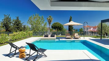 Villa, 4 slaapkamers, privézwembad, gedeeltelijk uitzicht op zee | Uitzicht vanuit de kamer